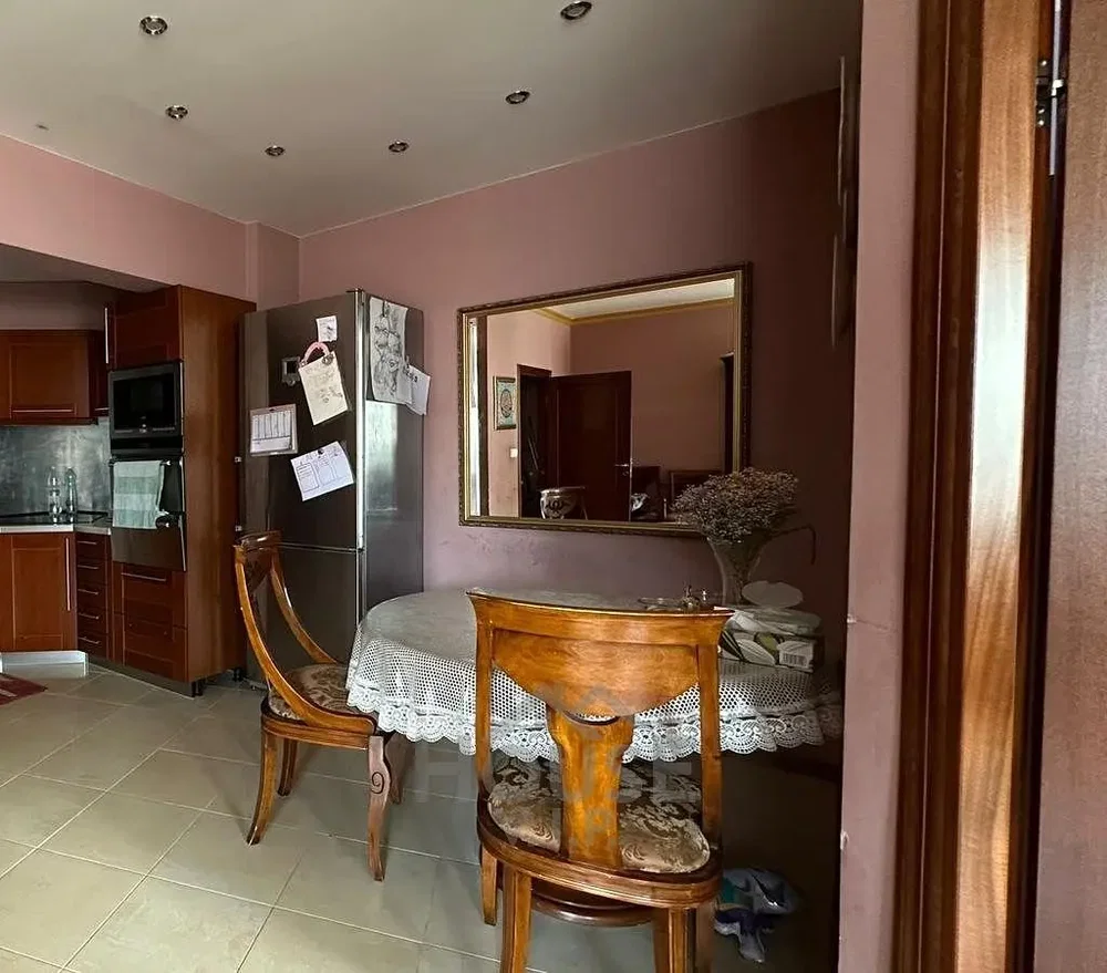 Kuhinja; kuhinjski aparati, pločice, rustikalni stil