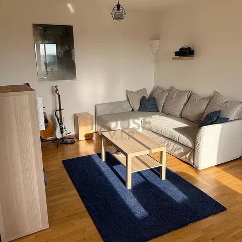 Wohnzimmer; holzboden, tageslicht, moderner stil