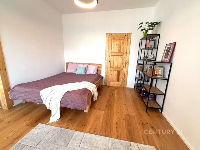 Bedroom; wood floor, natural light