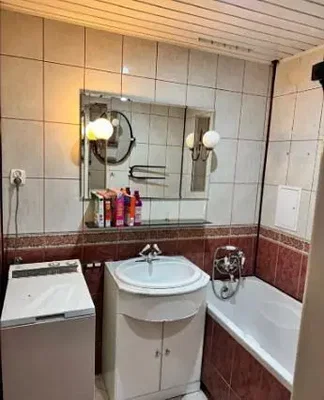 Banyo; fayans zemin, tadilatlı, doğal ışık, modern stil