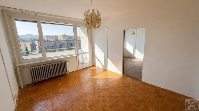 Soggiorno; vista, pavimento in legno, luce naturale