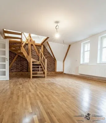 Chambre; parquet, lumière naturelle, poutres en bois