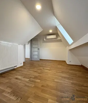 Chambre d'enfant; parquet, lumière naturelle