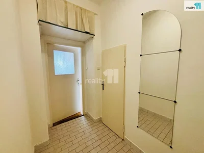 Garderobe; fliesenboden