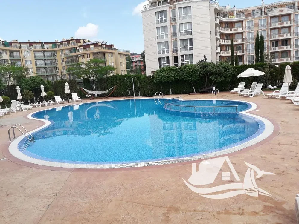 Σπίτι και περιβάλλον; θέα, πλακάκια, ψηλά ταβάνια, φυσικό φως