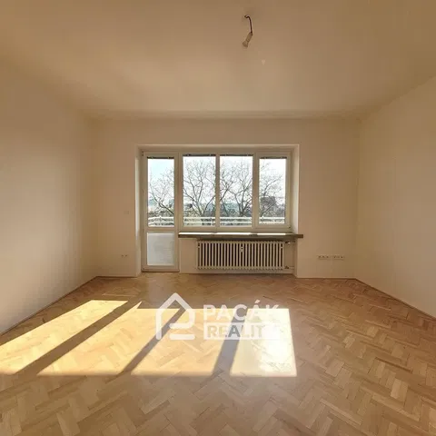 Soggiorno; vista, pavimento in legno, luce naturale