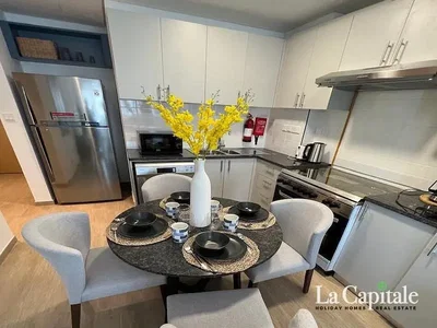 Cuisine; électroménager, style moderne, lumière naturelle