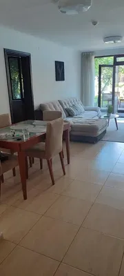 Σαλόνι; πλακάκια, φυσικό φως, μοντέρνο στυλ