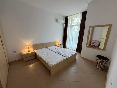 Υπνοδωμάτιο; πλακάκια, φυσικό φως