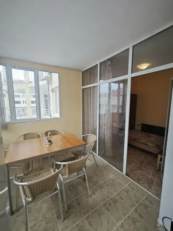 Τραπεζαρία; πλακάκια, θέα