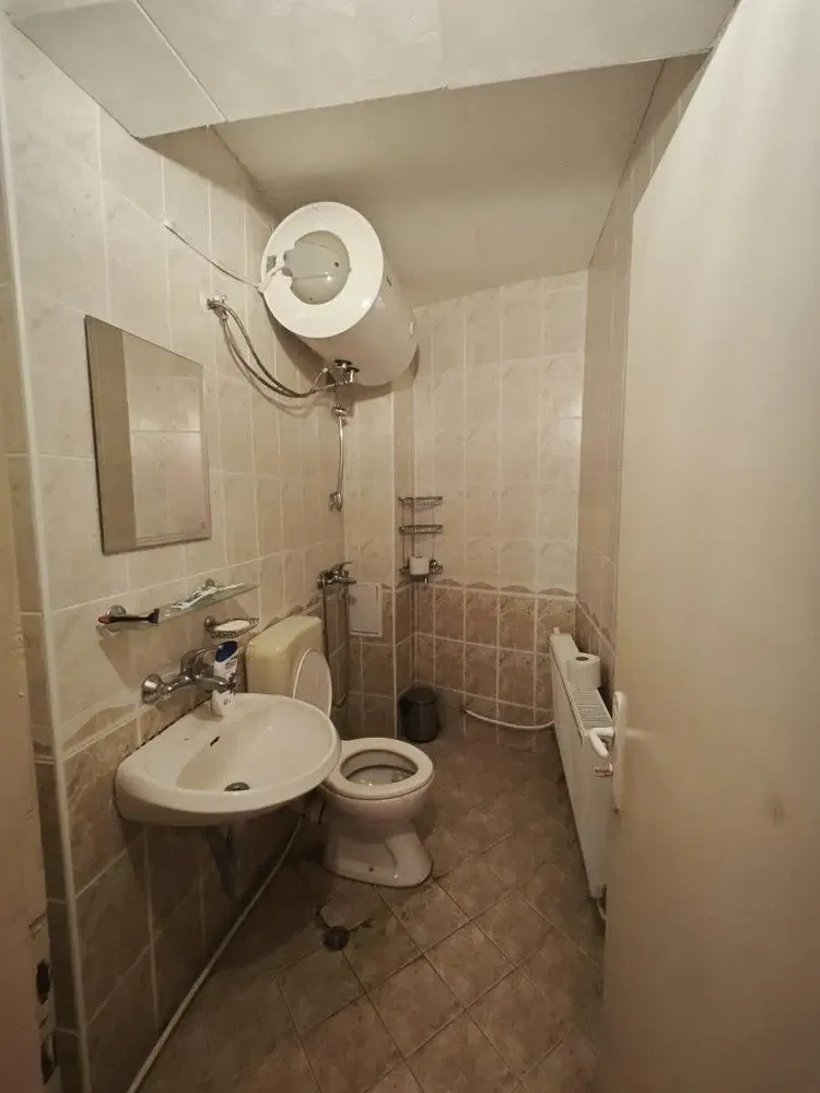 Τουαλέτα; πλακάκια, χρειάζεται ανακαίνιση