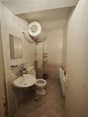 Τουαλέτα; πλακάκια, χρειάζεται ανακαίνιση