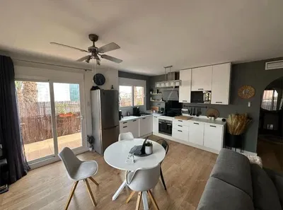 Mutfak; manzara, mutfak aletleri, doğal ışık, modern stil