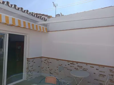 Teras; fayans zemin, doğal ışık