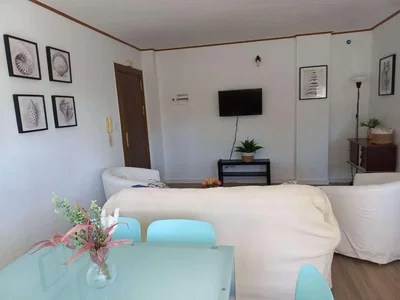 Oturma odası; doğal ışık, modern stil