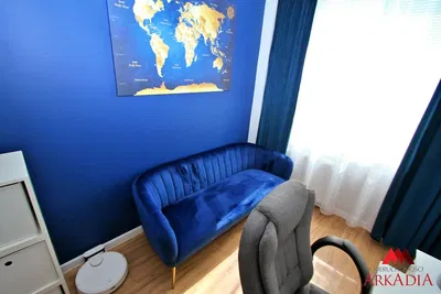 Oturma odası; modern stil, ahşap zemin, doğal ışık