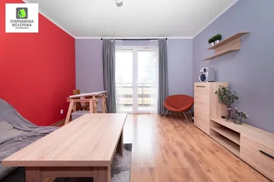 Wohnzimmer; holzboden, tageslicht, moderner stil