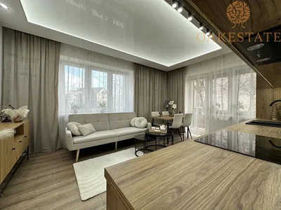 Oturma odası; manzara, modern stil, doğal ışık, ahşap zemin