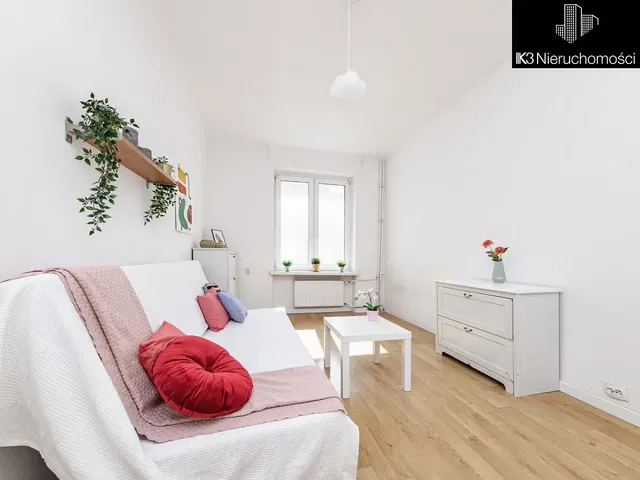 غرفة معيشة; ضوء طبيعي, أرضية خشبية