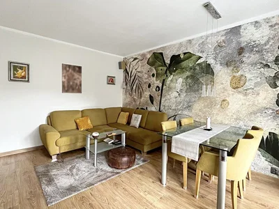 Salon; parquet, lumière naturelle, style moderne