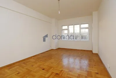 Soggiorno; pavimento in legno, luce naturale, vista