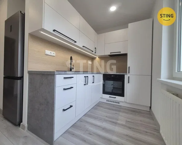Cucina; elettrodomestici, ristrutturato, luce naturale