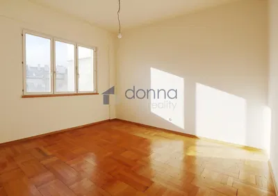 Soggiorno; vista, pavimento in legno, luce naturale