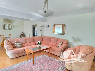 Oturma odası; doğal ışık, modern stil
