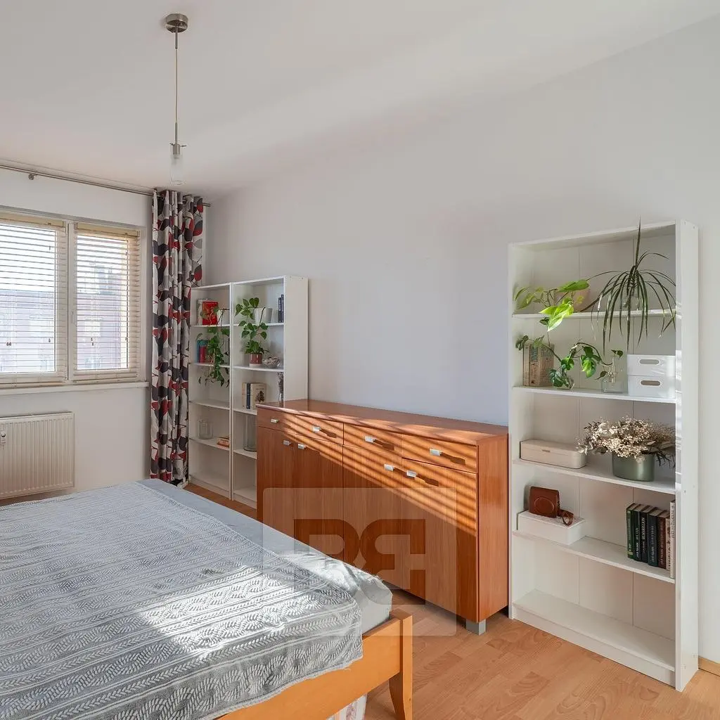 Schlafzimmer; tageslicht, holzboden, moderner stil