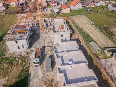 Dům a okolí
