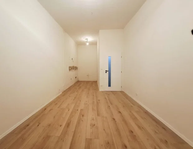 Camera da letto; pavimento in legno, ristrutturato, luce naturale