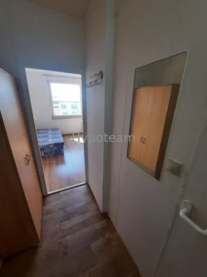 Garderobe; holzboden, tageslicht