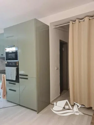 Keuken; keukenapparatuur, gerenoveerd, tegelvloer