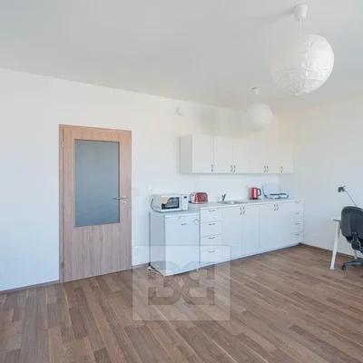 Küche; küchengeräte, holzboden, tageslicht, moderner stil