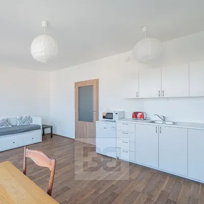 Küche; küchengeräte, holzboden, tageslicht, moderner stil