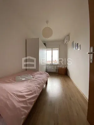 Schlafzimmer; tageslicht, holzboden