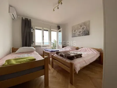 Kinderzimmer; tageslicht, holzboden