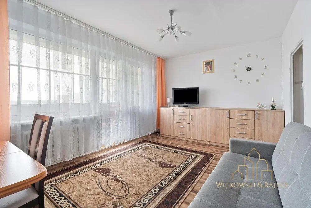 Oturma odası; doğal ışık, modern stil