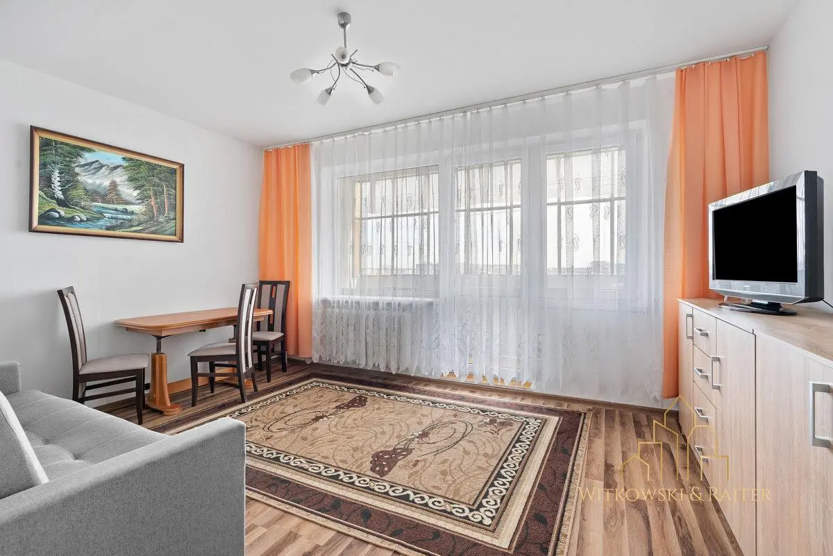 Oturma odası; doğal ışık, modern stil