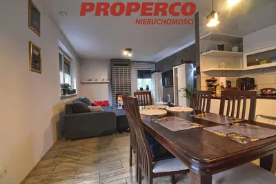 Salon; parquet, lumière naturelle, style moderne