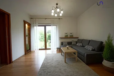 Salon; lumière naturelle, parquet, style moderne, vue