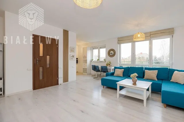 Salon; vue, lumière naturelle, style moderne, parquet