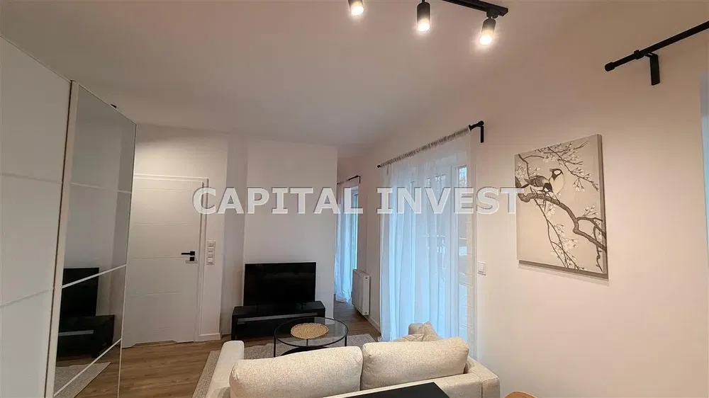 Дневна соба; модерни стил, дрвени под, природно светло