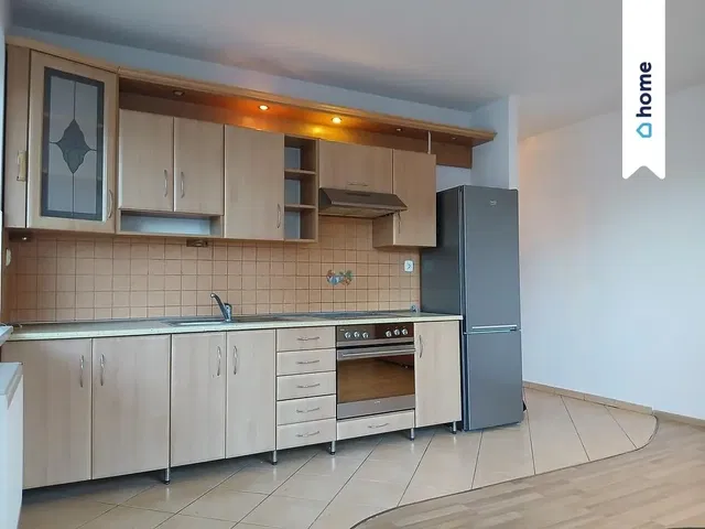 Kuhinja; kuhinjski aparati, pločice, renoviran, prirodno svjetlo, moderni stil