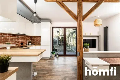 Kuhinja; pogled, drvene grede, prirodno svjetlo, moderni stil