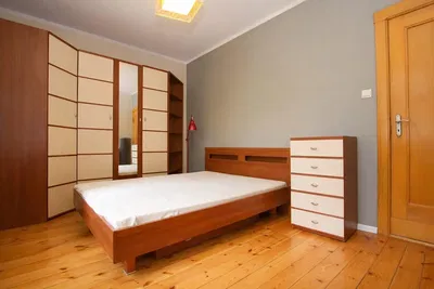 Спаваћа соба; дрвени под, природно светло