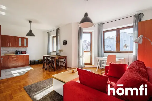 Дневна соба; поглед, дрвени под, природно светло, модерни стил