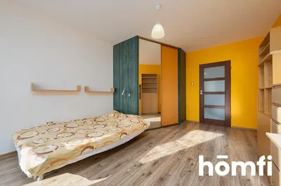 Spavaća soba; drveni pod, prirodno svjetlo