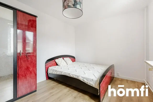 Спаваћа соба; дрвени под, природно светло