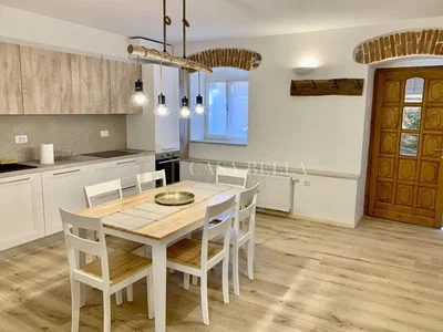 Küche; moderner stil, holzboden, renoviert, tageslicht